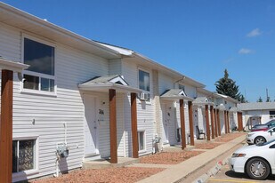 32 Holmes St in Red Deer, AB - Building Photo