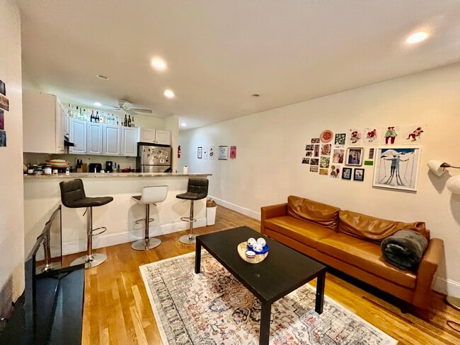 66 Egmont St, Unit 2 in Brookline, MA - Building Photo - Building Photo