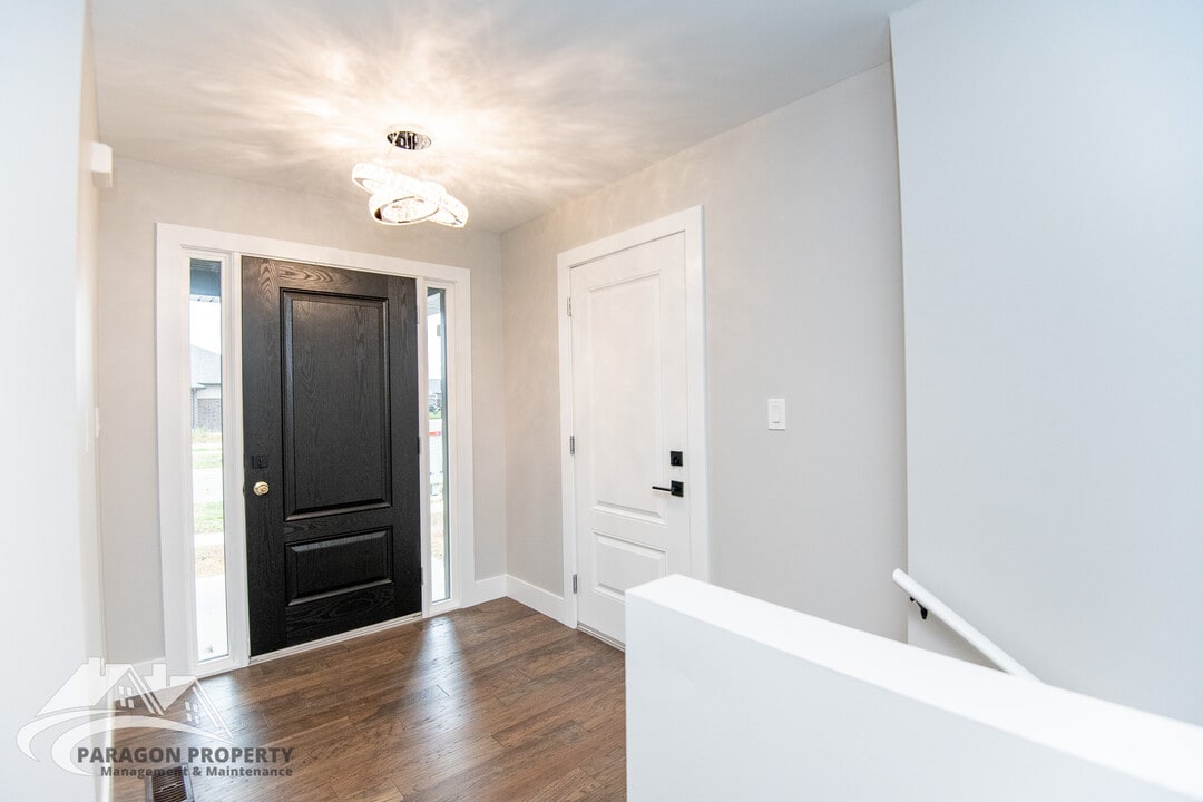 30 Bordeaux Pl in Chatham, ON - Building Photo