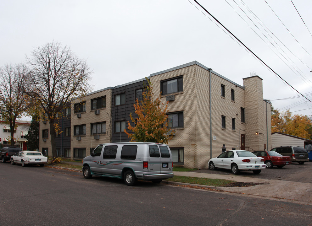 3700 Grand Ave S in Minneapolis, MN - Foto de edificio