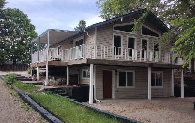 property at 1215 Hillcrest Dr
