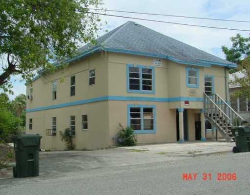 911 Laredo in Corpus Christi, TX - Building Photo