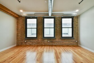 25 W Hubbard St in Chicago, IL - Building Photo - Building Photo