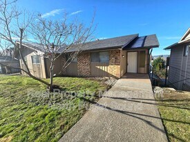 228 N Stillaguamish Ave in Arlington, WA - Building Photo