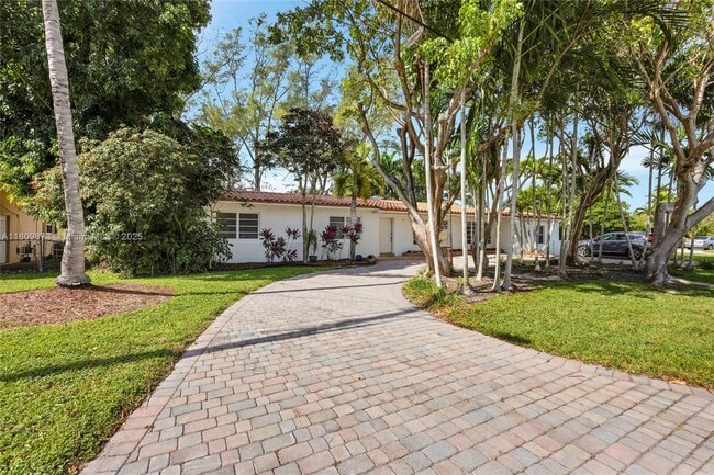 6200 SW 63rd Ave in South Miami, FL - Building Photo - Building Photo