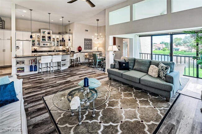 649 Beachwalk Cir in Naples, FL - Building Photo - Building Photo