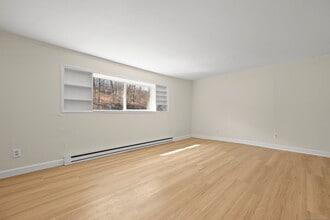 106 River Rd in Shelton, CT - Building Photo - Building Photo