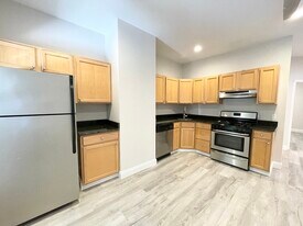 174 Bolton St in Boston, MA - Building Photo