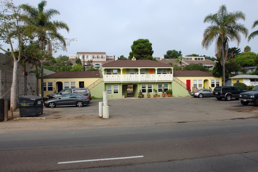 1784 N Coast Highway 101 in Encinitas, CA - Building Photo