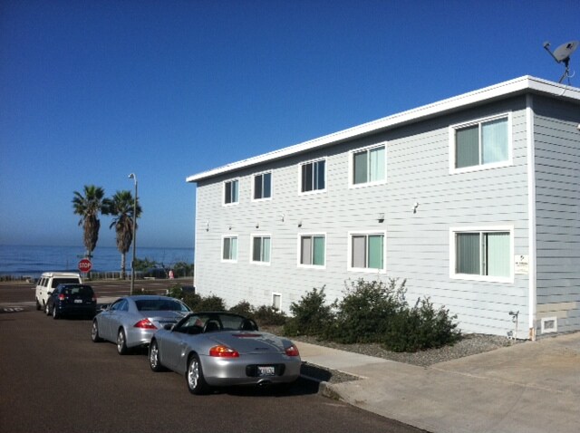 3840 Carlsbad Blvd in Carlsbad, CA - Building Photo