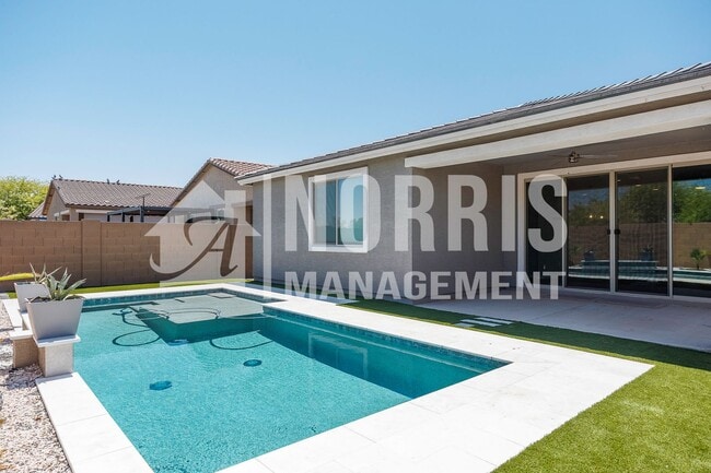 property at 738 W Kingman Dr