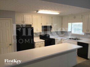 715 Grove Pointe Cir in Locust Grove, GA - Building Photo - Building Photo