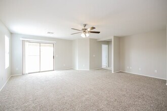 7030 S 44th Ln in Phoenix, AZ - Building Photo - Building Photo