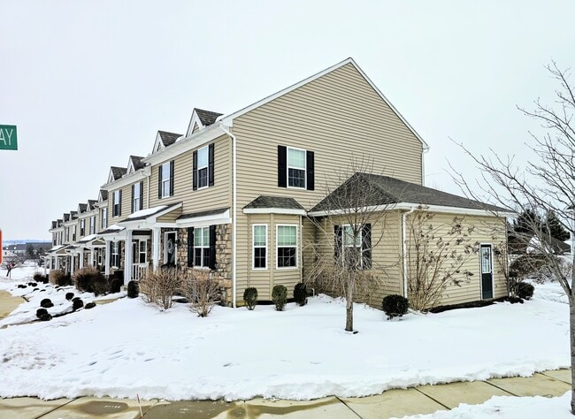 634 Brentwood Dr in Lititz, PA - Foto de edificio - Building Photo