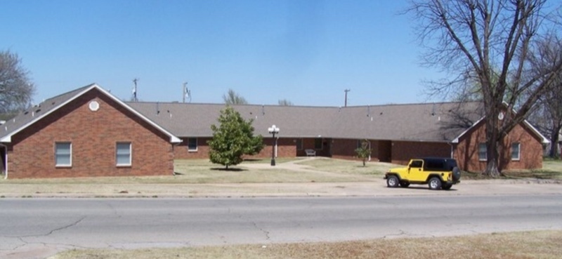 1000 W Chickasha Ave in Chickasha, OK - Building Photo