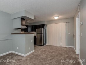 406 W 9th St-Unit -102 in Charlotte, NC - Building Photo - Building Photo