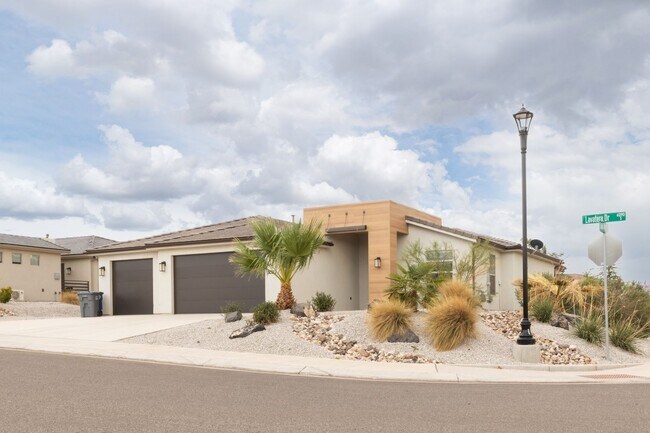 3032 E Lavatera Dr in Saint George, UT - Building Photo - Building Photo