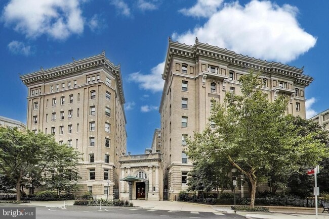 2022 Columbia Rd NW in Washington, DC - Building Photo - Building Photo