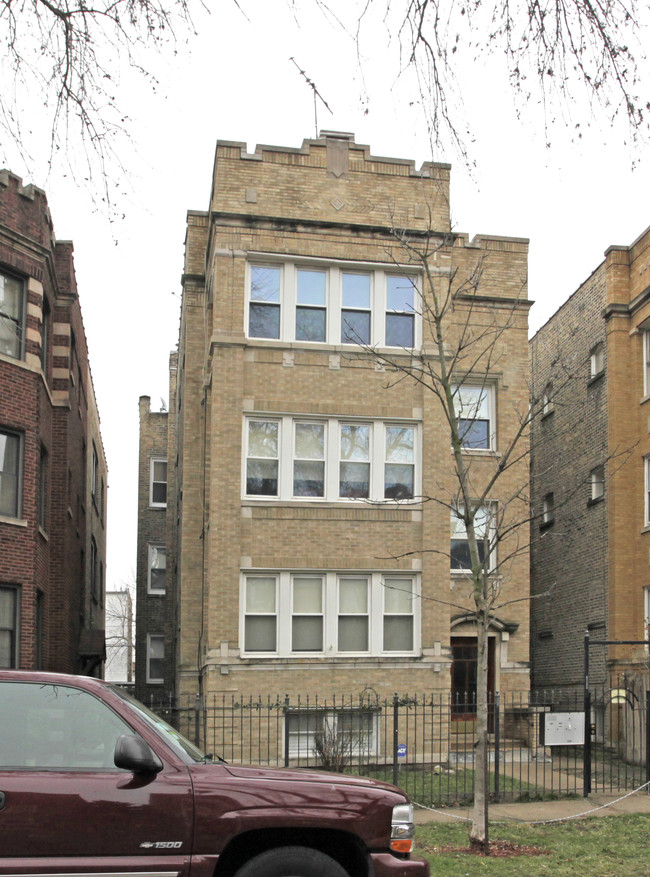 6335 N Claremont in Chicago, IL - Building Photo - Building Photo