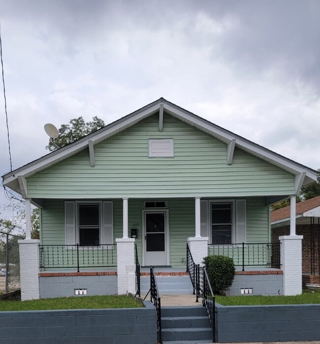 property at 615 S 11th St