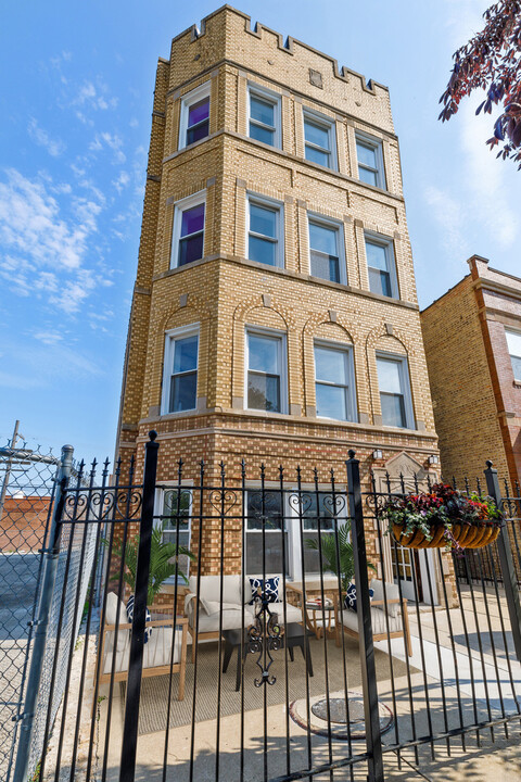 3944 W Wrightwood Ave in Chicago, IL - Building Photo