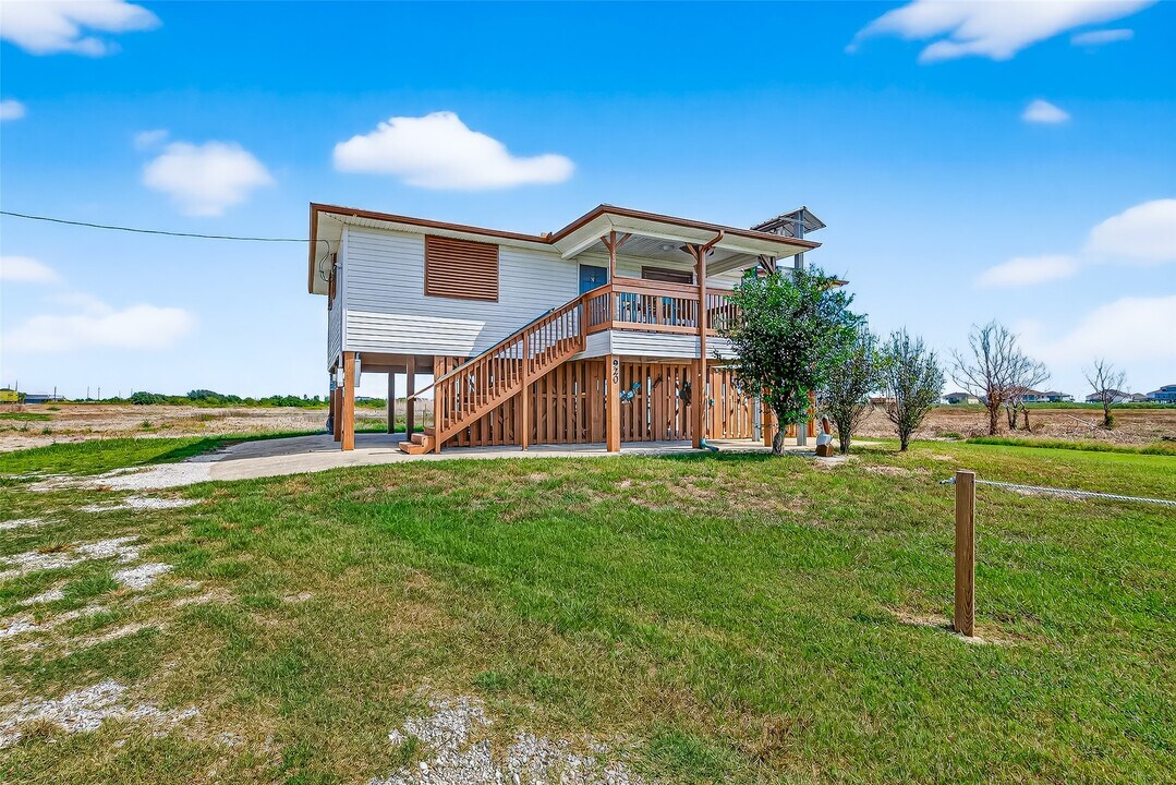 920 4th St in Port Bolivar, TX - Foto de edificio
