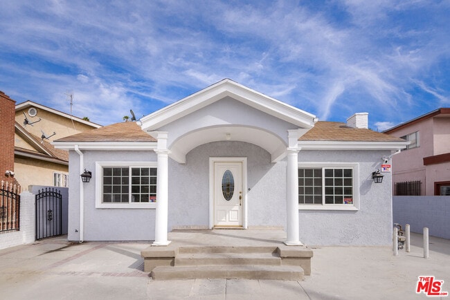 property at 1522 N Harvard Blvd