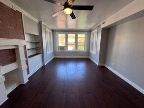 7436 S Colfax Ave in Chicago, IL - Building Photo - Building Photo