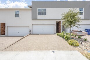 9912 Kaspar Dr in Laredo, TX - Building Photo