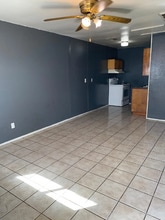 102 San Diego St, Unit Apt. A in Odem, TX - Foto de edificio - Building Photo