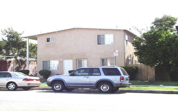 6318 Coldwater Canyon Ave in North Hollywood, CA - Foto de edificio - Building Photo