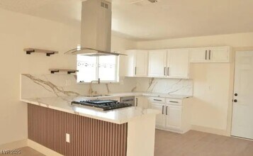 124 Null Ln in Las Vegas, NV - Building Photo - Building Photo