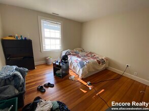1860 Commonwealth Ave in Boston, MA - Building Photo - Building Photo