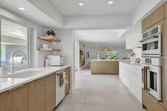 5581 NE 31st Ave in Fort Lauderdale, FL - Foto de edificio - Building Photo