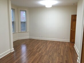 55 Monastery Rd, Unit 1 in Boston, MA - Foto de edificio - Building Photo