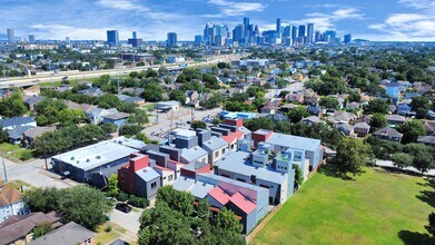 2421 Wentworth St in Houston, TX - Building Photo - Building Photo