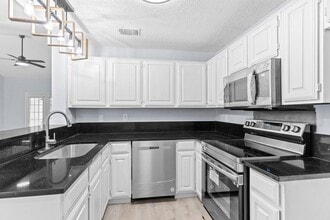 12660 Hillcrest Rd, Unit 5205 in Dallas, TX - Building Photo - Building Photo