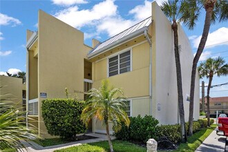 2161 NE 36th St in Lighthouse Point, FL - Building Photo - Building Photo