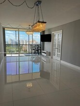 20379 W Country Club Dr in Aventura, FL - Foto de edificio - Building Photo