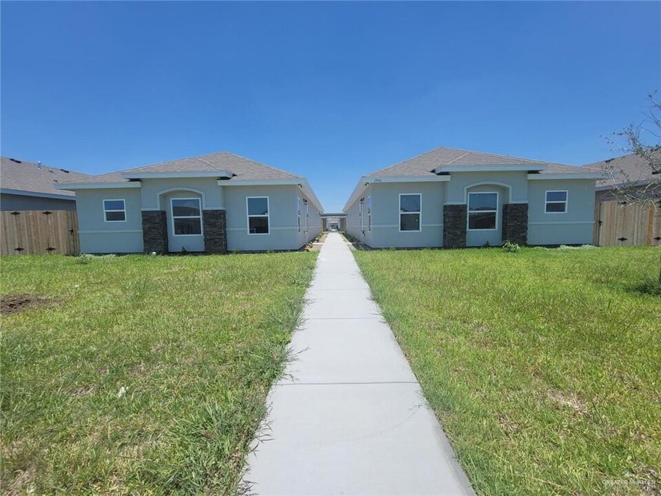 1909 Stauffers St in Weslaco, TX - Building Photo