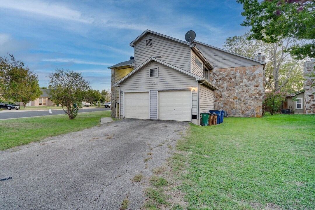 8701 Schick Rd-Unit -Unit C in Austin, TX - Building Photo