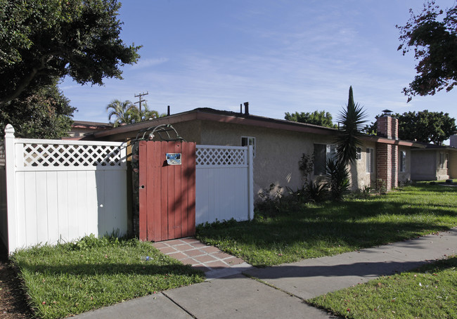 3427 W Canoga Pl in Anaheim, CA - Foto de edificio - Building Photo