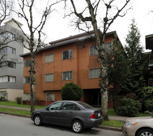 1620 Burnaby St in Vancouver, BC - Building Photo - Building Photo