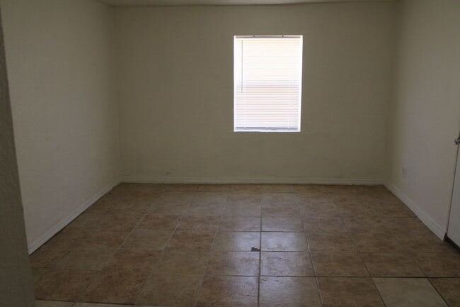 6240 Cleveland Ave in El Paso, TX - Building Photo - Building Photo