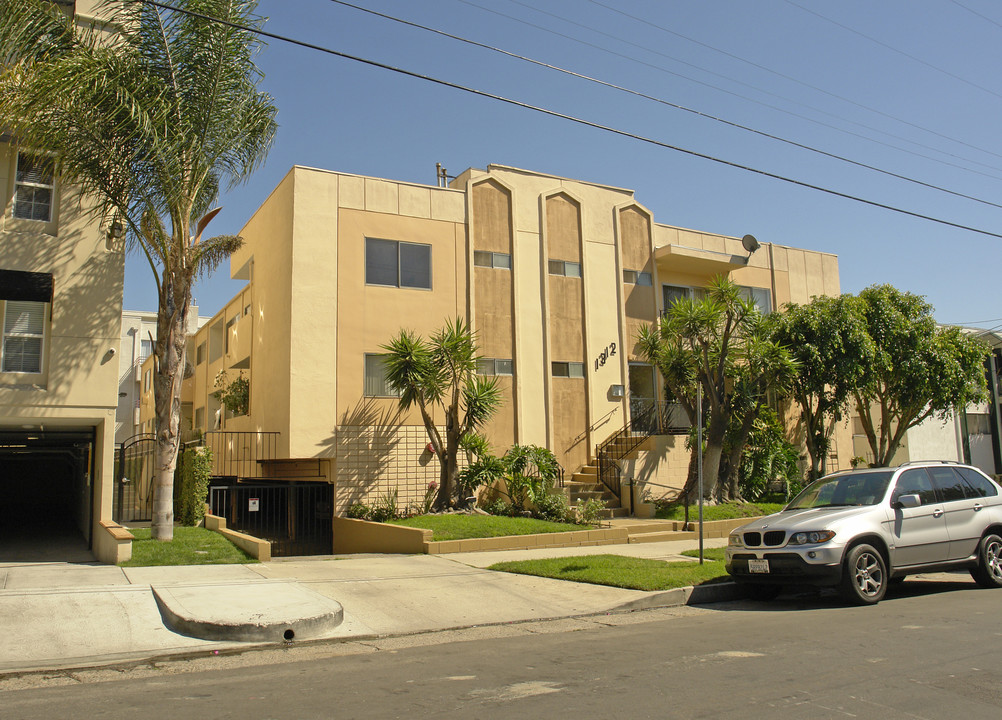 1312 N Curson Ave in Los Angeles, CA - Building Photo