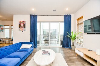 5811 Fairdale Ln in Houston, TX - Building Photo - Building Photo