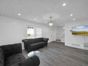 6880 Pine Bark Ln in Columbus, OH - Building Photo - Building Photo