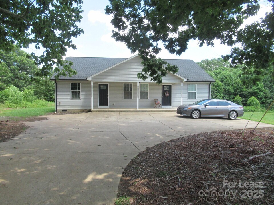 4584 Maiden Hwy in Maiden, NC - Building Photo