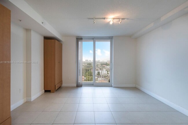 2350 SW 27th Ave in Miami, FL - Building Photo - Building Photo