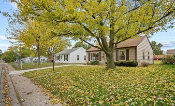 4205 23rd Ave in Rock Island, IL - Building Photo - Building Photo